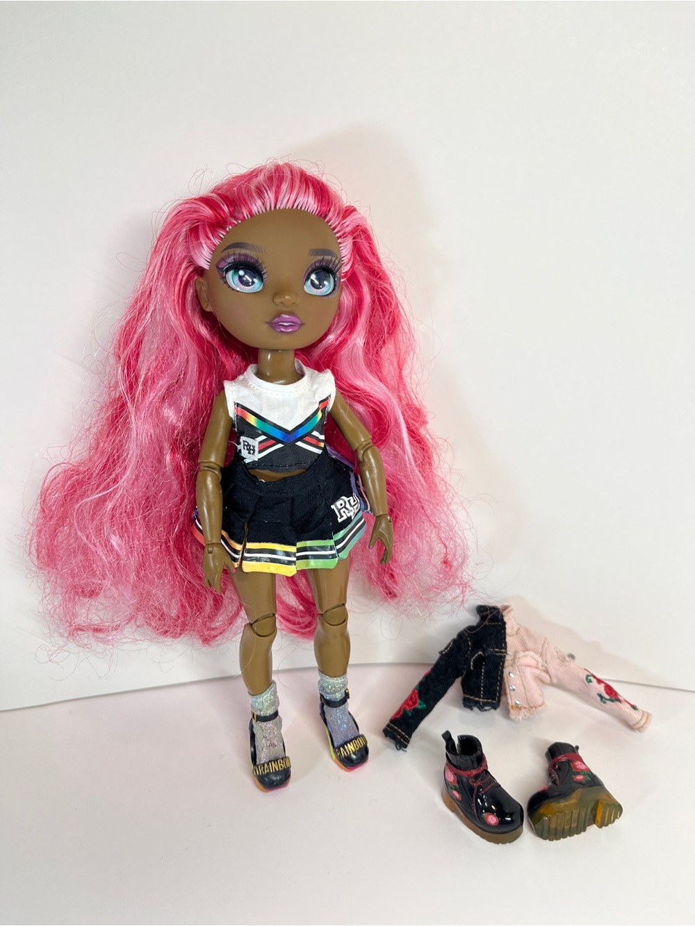 Rainbow High Fashion Doll Daria Roselyn Cheerleading Outfit Boots Broken Hand